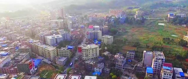 湖南邵陽縣最大的鄉鎮,人口約10萬,是全國重點鎮之一