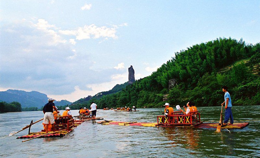湖南邵陽市南部一個(gè)縣,和永州交界,擁有崀山景區(qū)
